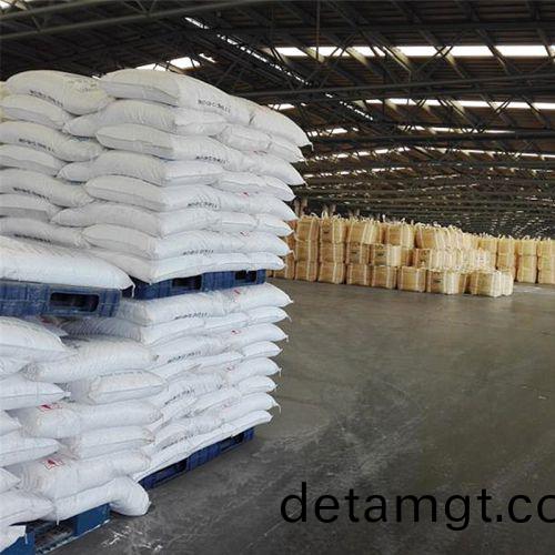 輕(qing)質(zhi)純堿(jian)、重(zhong)質純(chun)堿髮(fa)貨(huo)現(xian)場(chang)